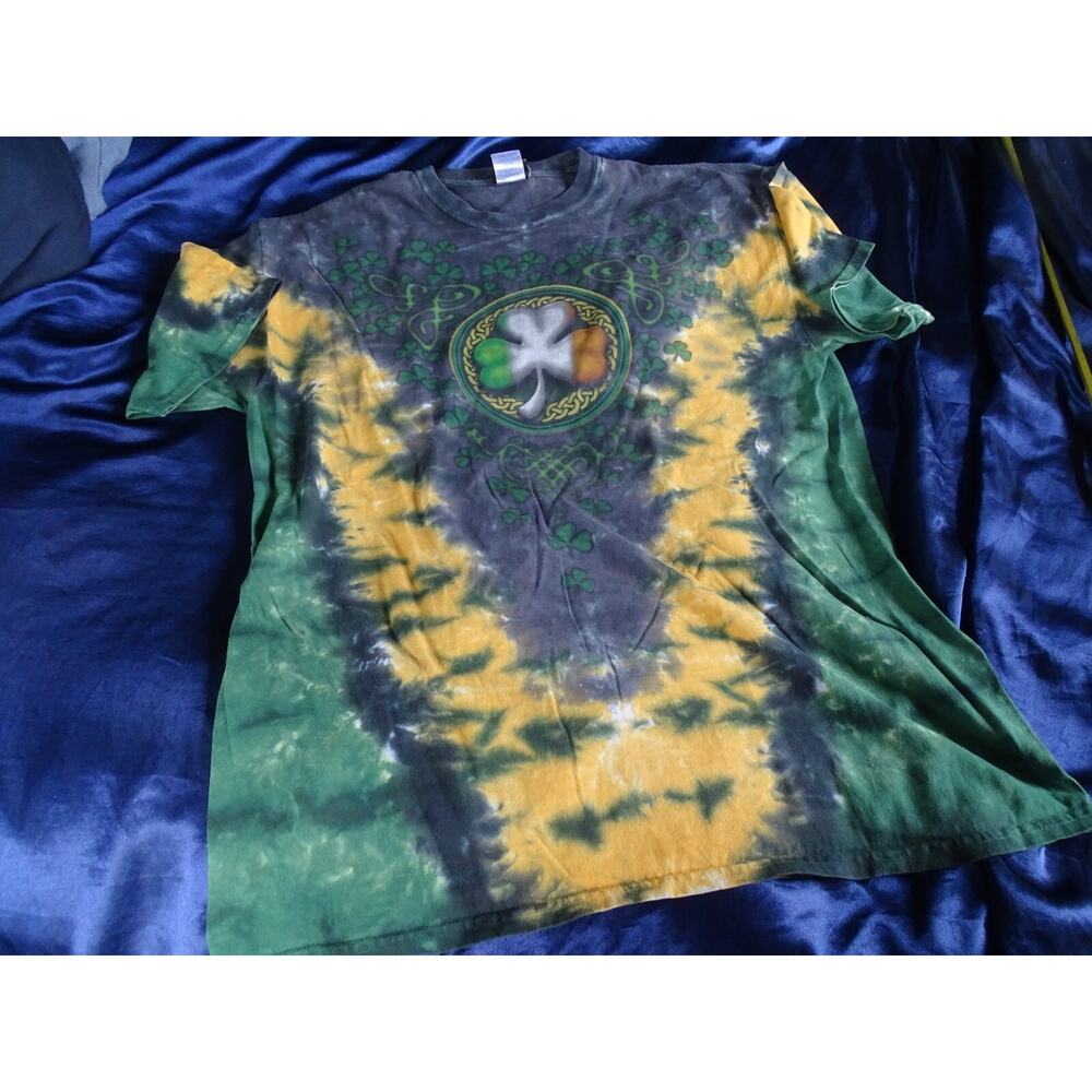 Vtg Liquid Blue Irish Celtic Knot Shamrock Tie dye MENS Size XL Graphic Tshirt